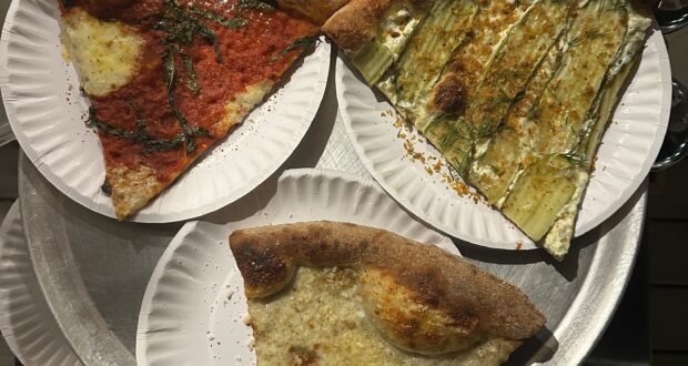 Allday Este Cel Mai Bun Loc pentru Pizza din Austin (Nu Rata Felia cu Castraveți Murați)