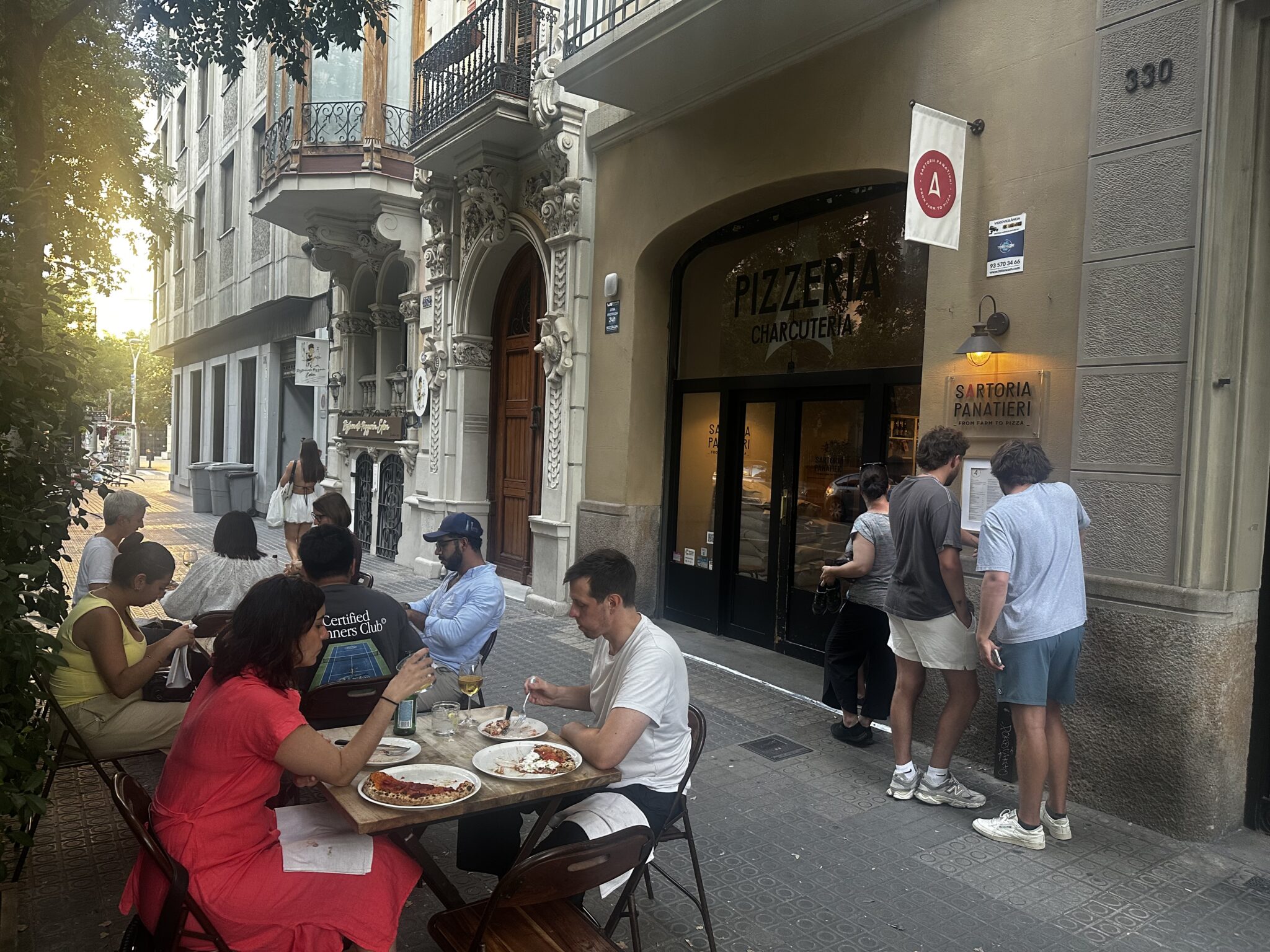 is this barcelona pizzeria really the 3rd best on earth