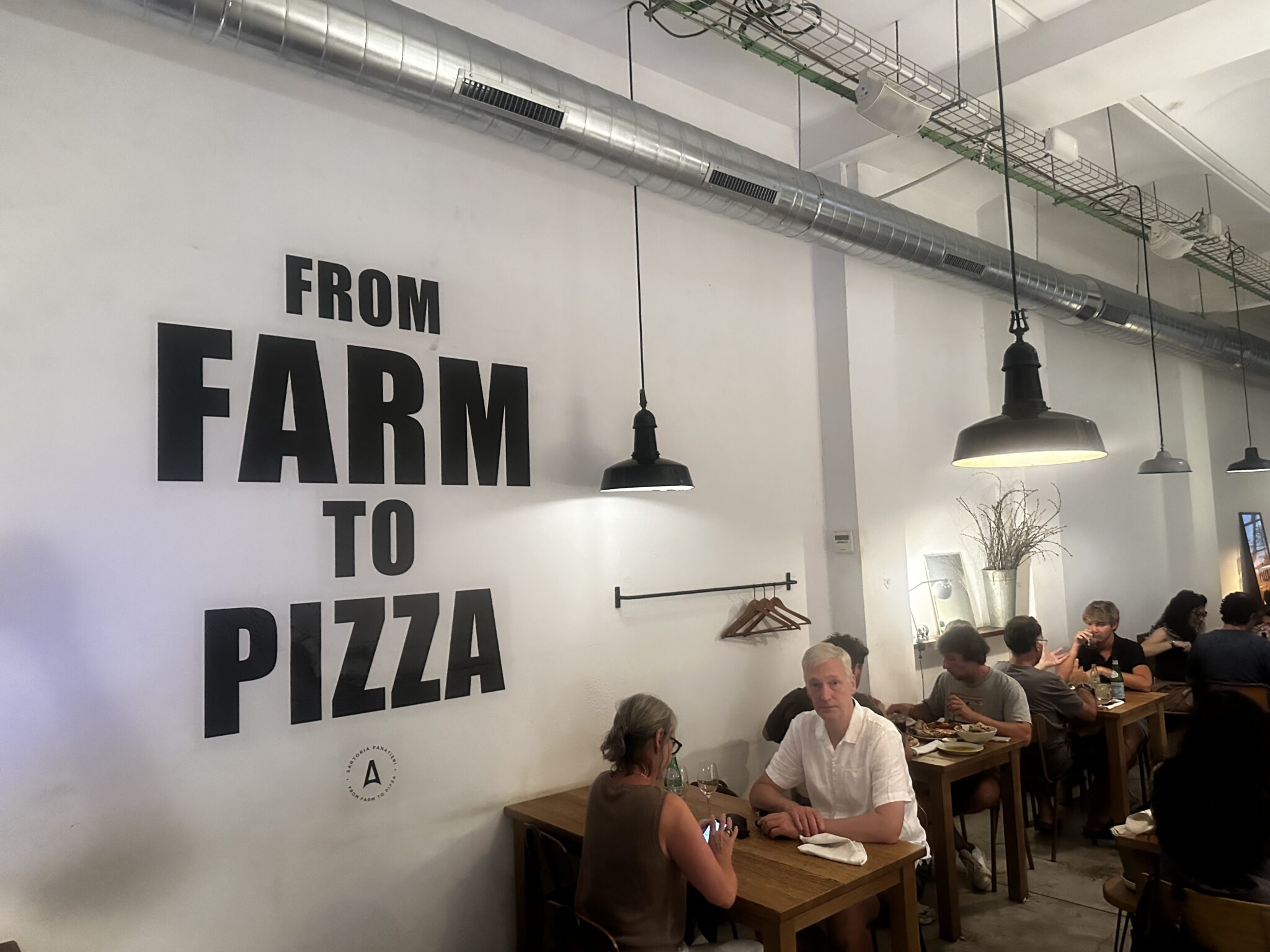 is this barcelona pizzeria really the 3rd best on earth