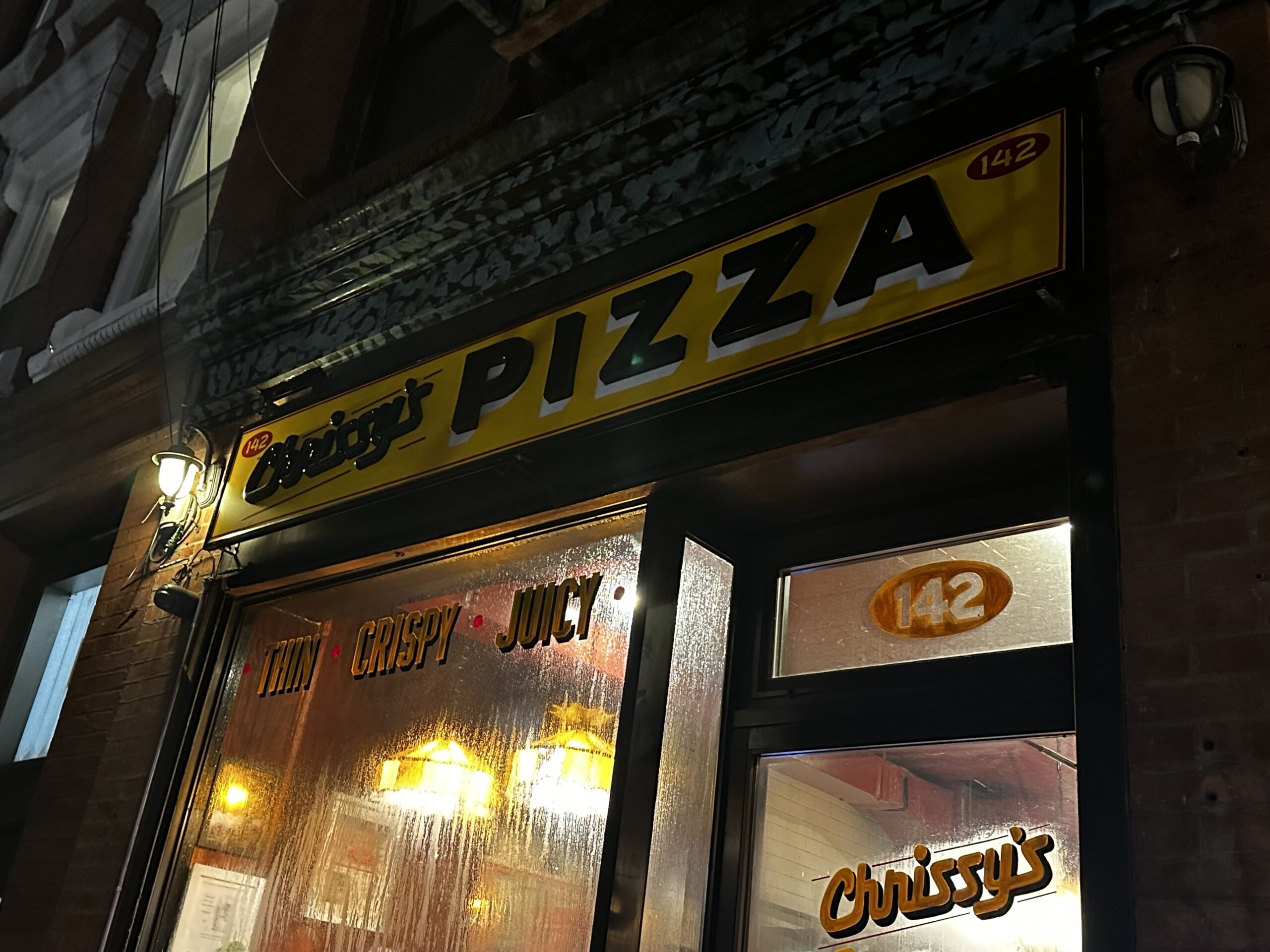 Noua pizzerie din New York despre care toți vorbesc... Este destul de bună